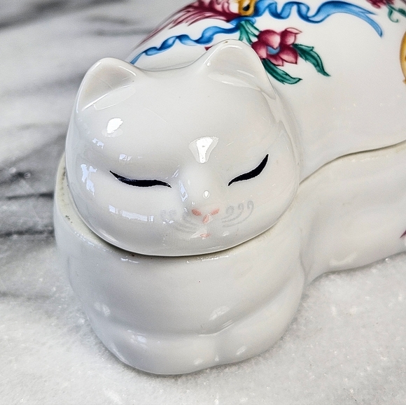 Vintage Palais De Versailles Elizabeth Arden Sleeping Cat Kitten Trinket Box - Picture 9 of 12